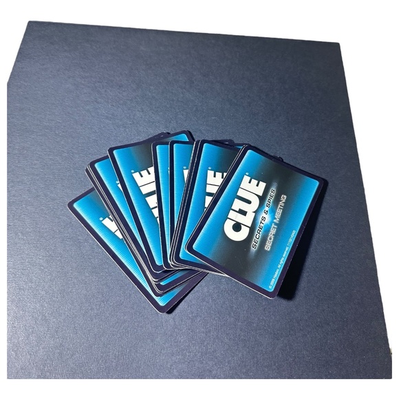 2009 Hasbro Games Clue: Secrets and Spies Family Board Game - Picture 9 of 13